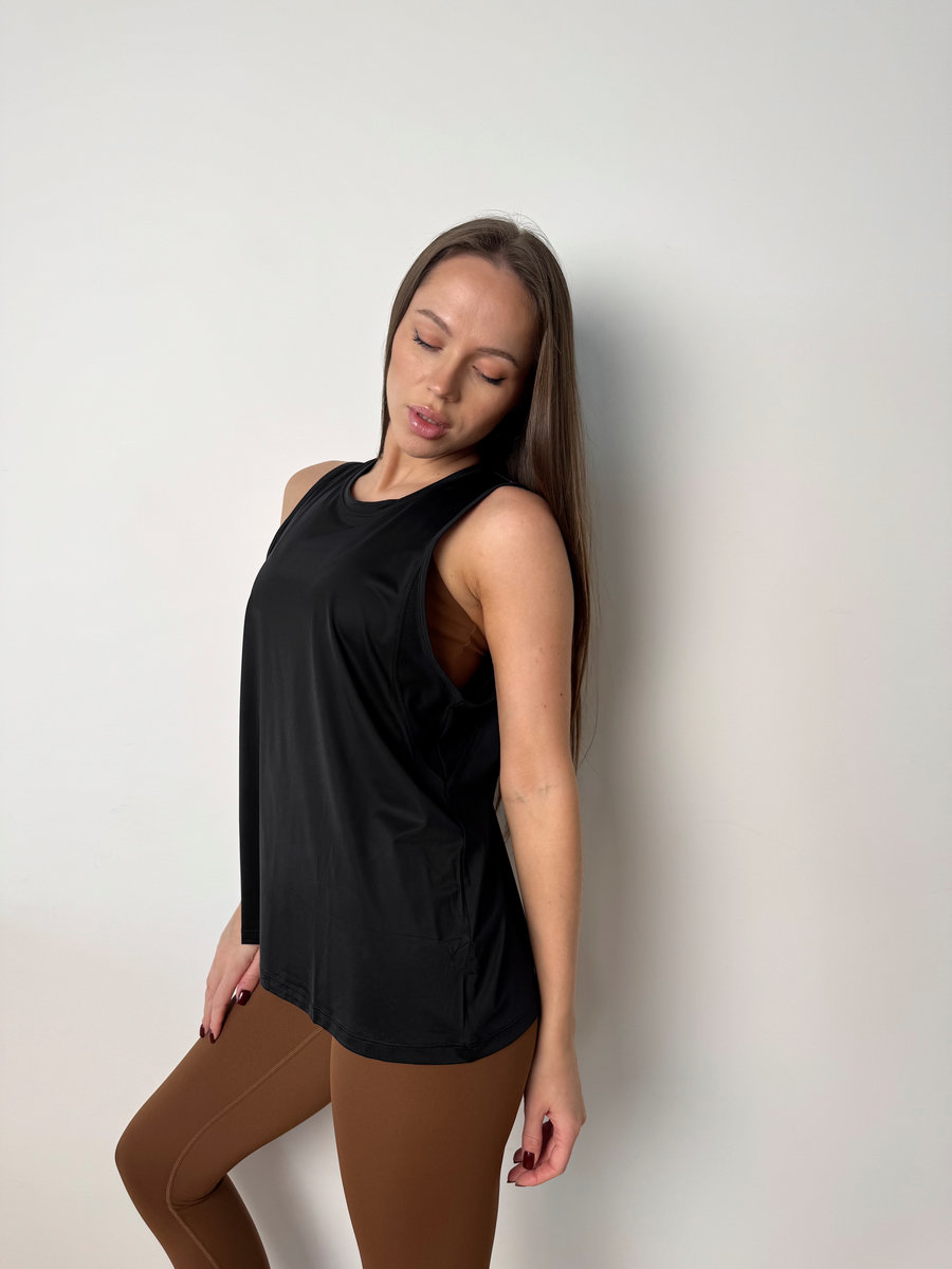 Майка удлиненная прямая с глубокой проймой