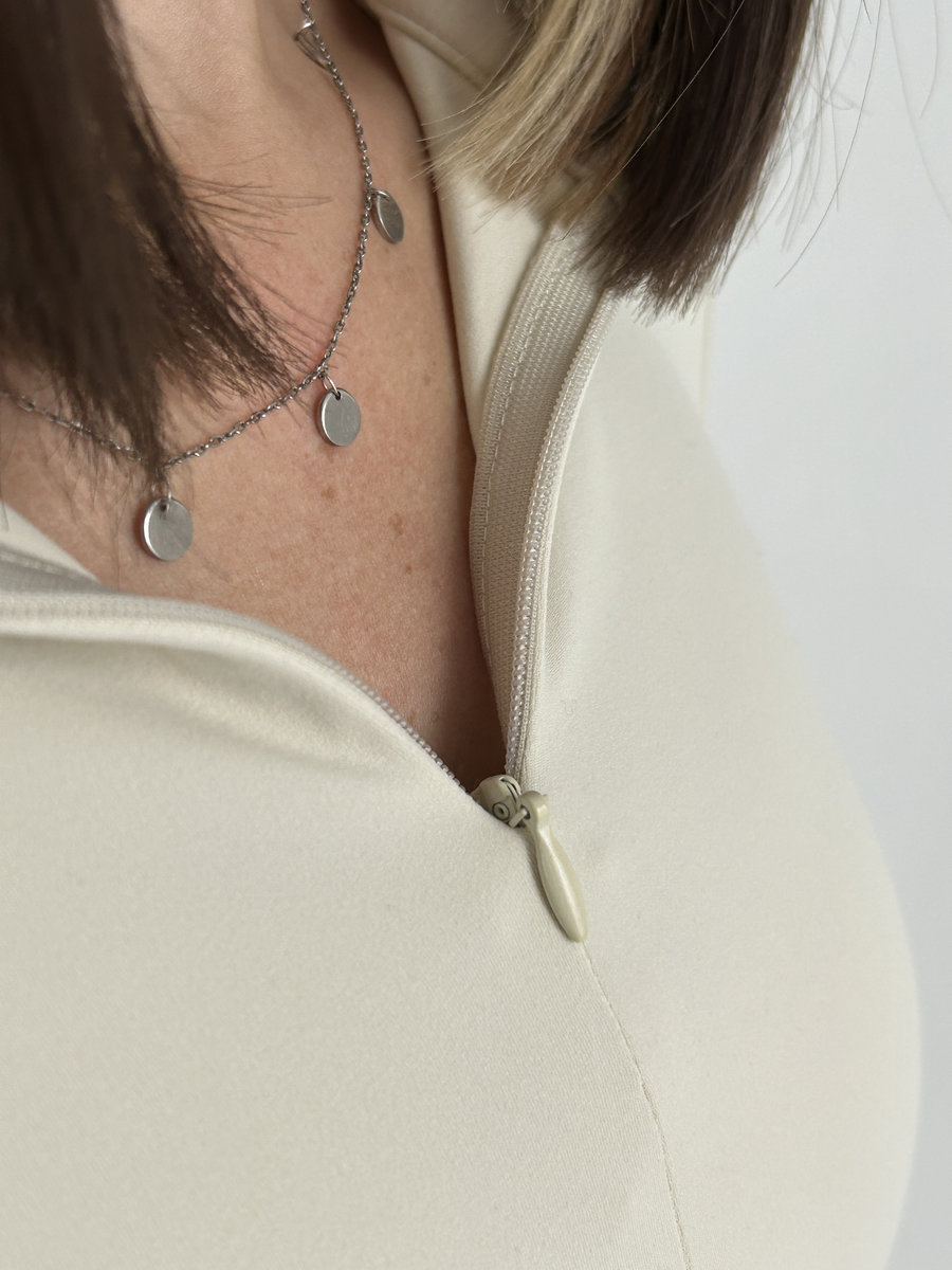 Спортивный рашгард средней длины с полузамком