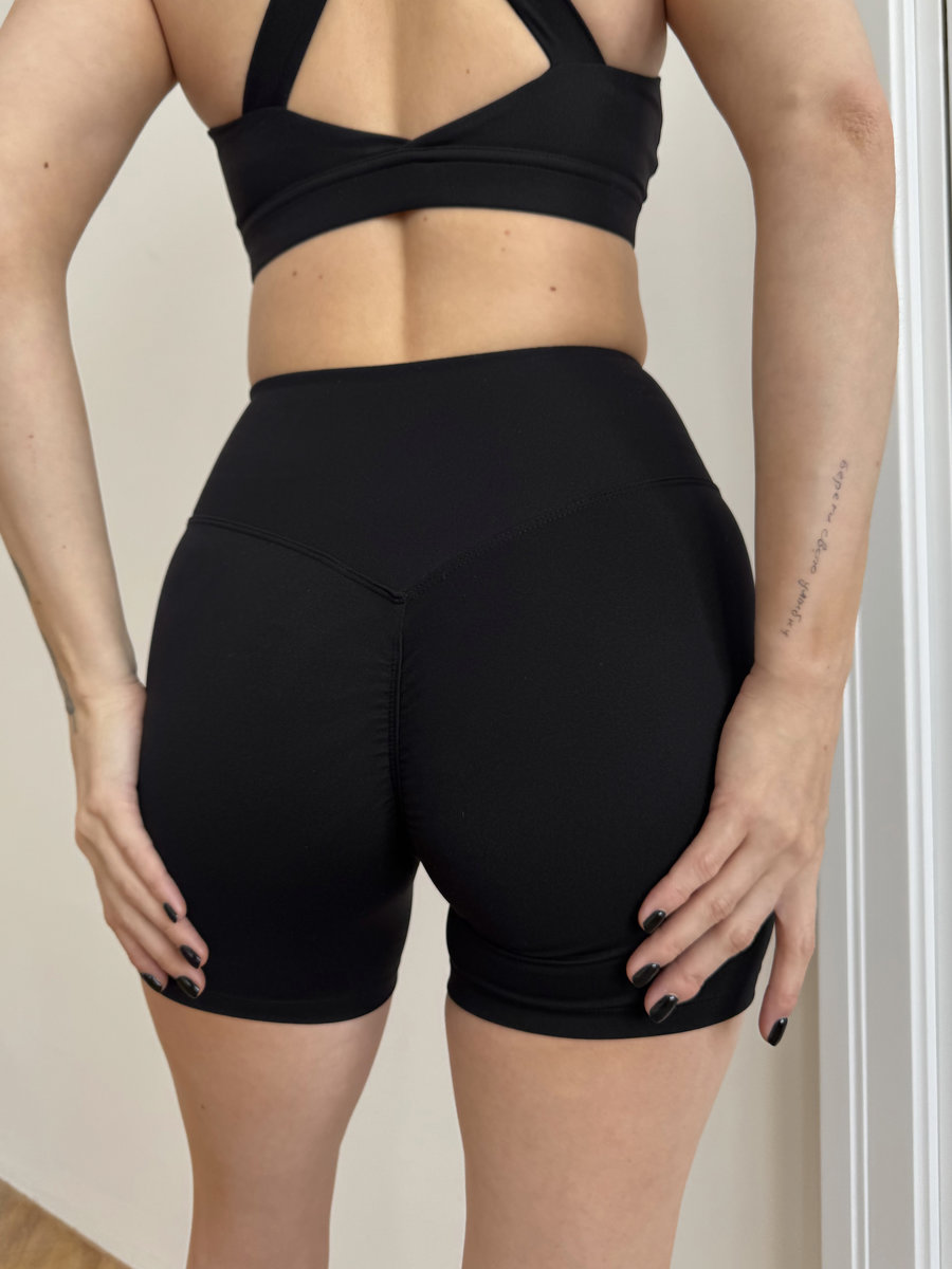 Велосипедки укороченные с подчеркнутыми ягодицами