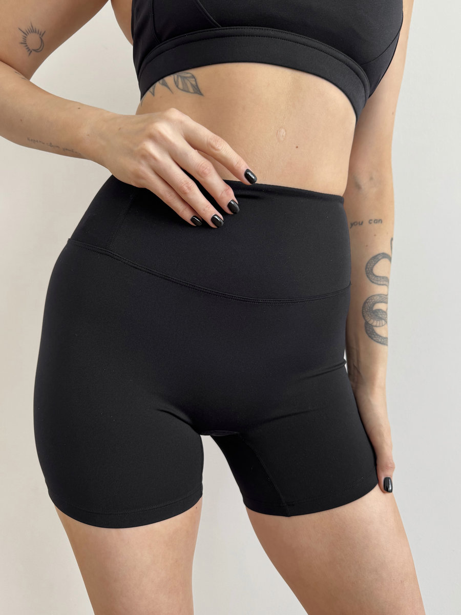 Велосипедки укороченные с подчеркнутыми ягодицами