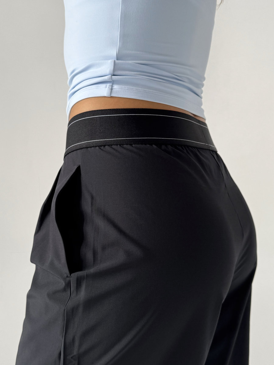 Прямые спортивные широкие брюки с эластичной резинкой на поясе