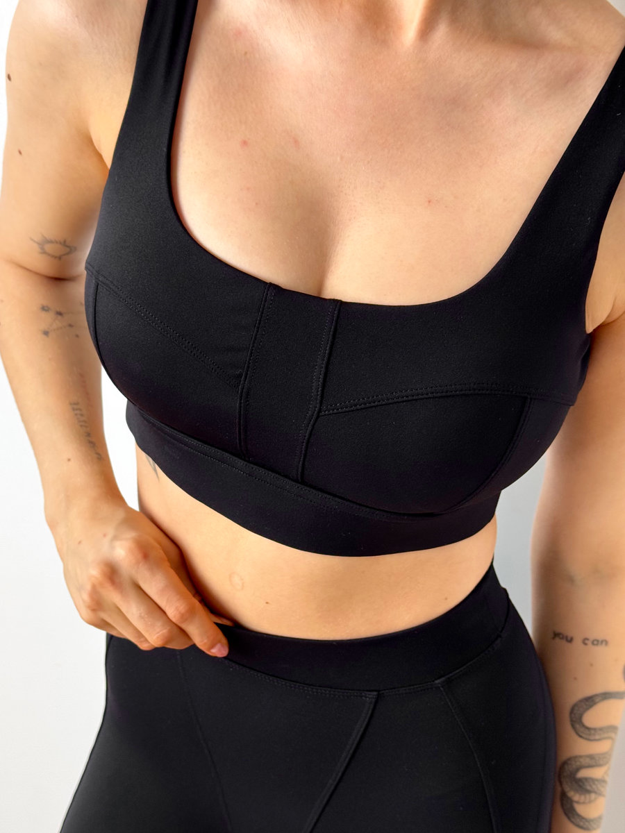 Топ Modern Contour с глубоким вырезом на спине