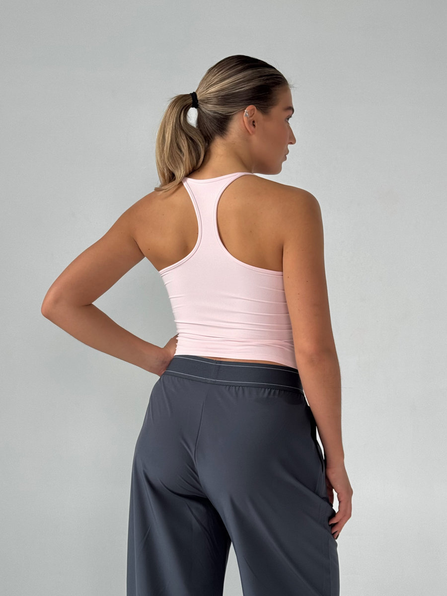 Майка c открытыми лопатками с встроенными чашками