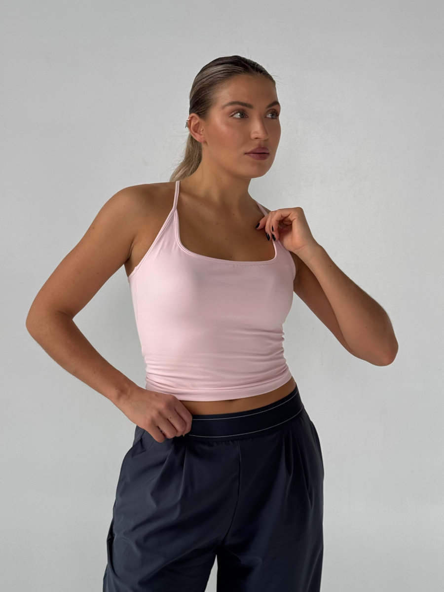 Майка c открытыми лопатками с встроенными чашками