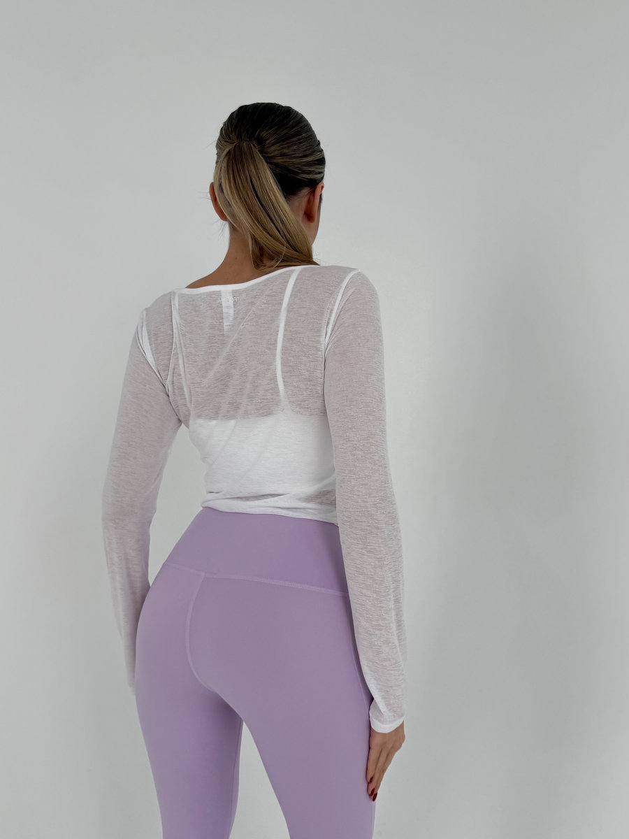 Футболка из полупрозрачной ткани с разрезом спереди