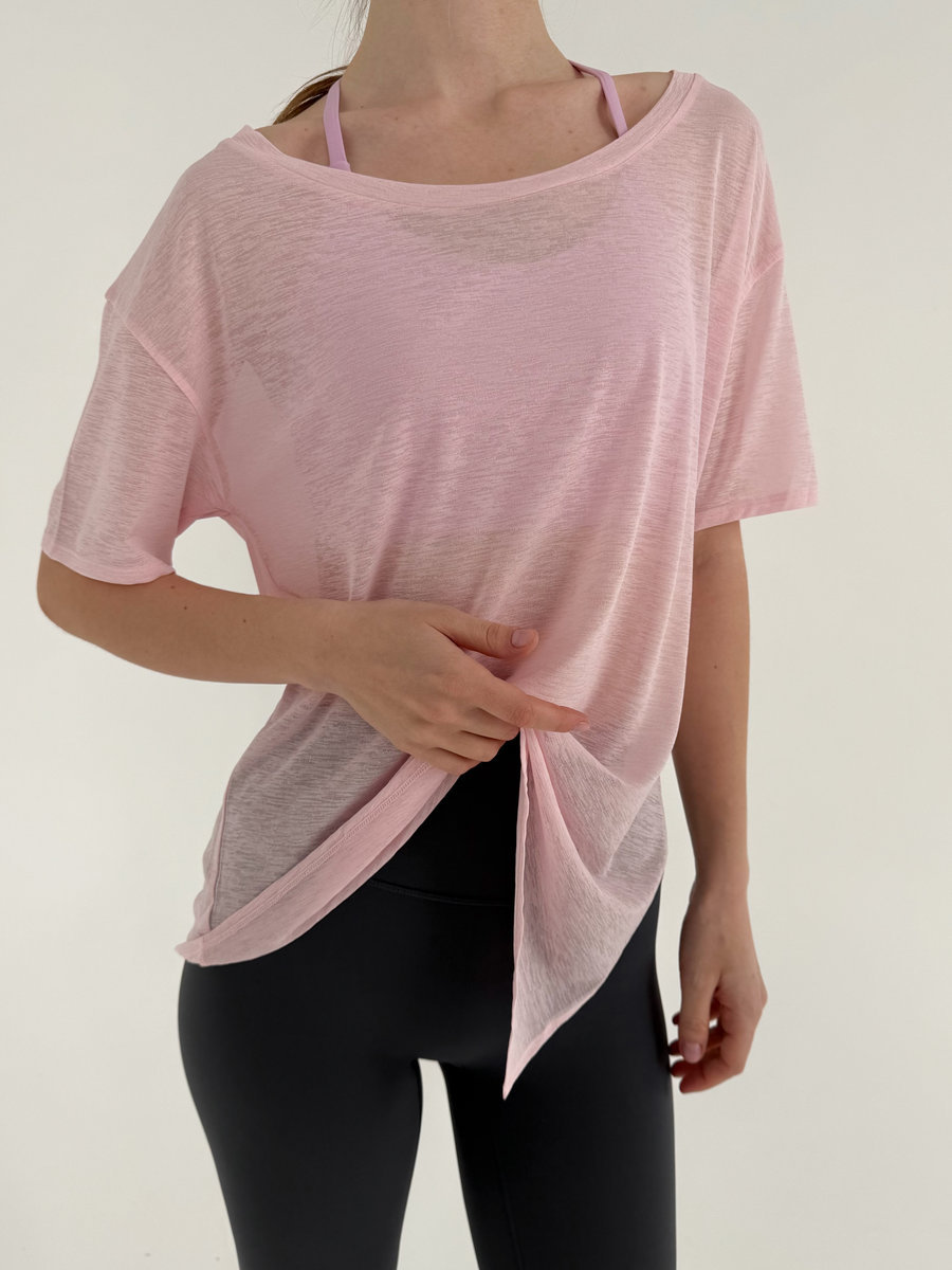 Футболка из полупрозрачной ткани с разрезом спереди