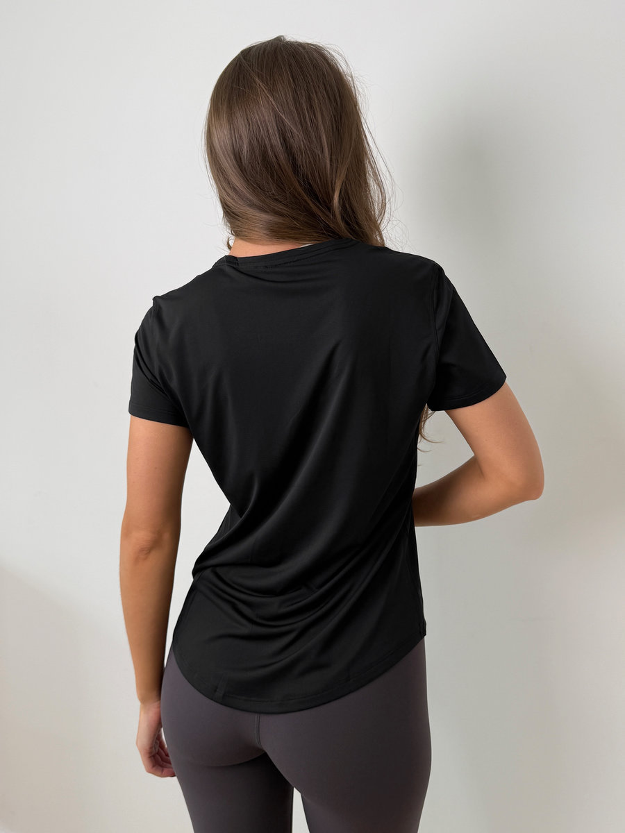 Классическая футболка со скругленным низом