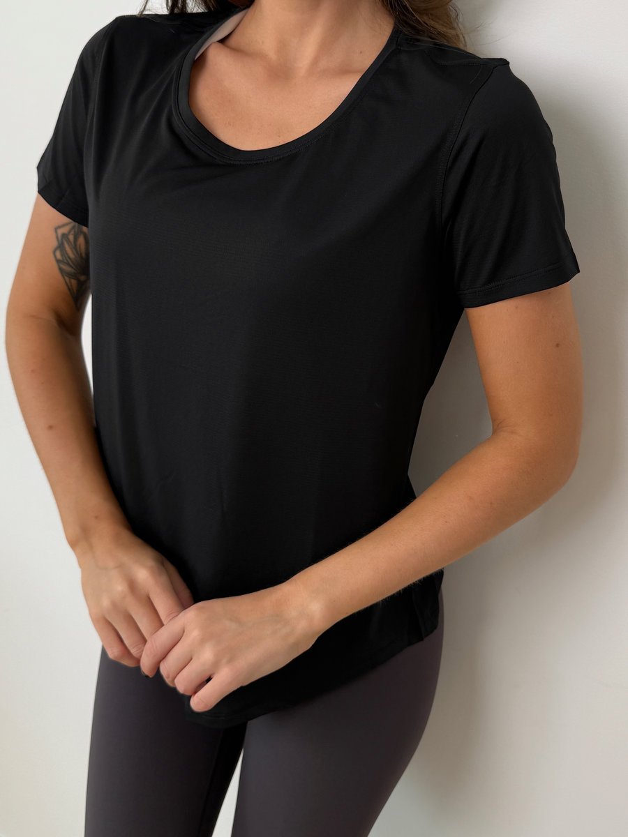 Классическая футболка со скругленным низом