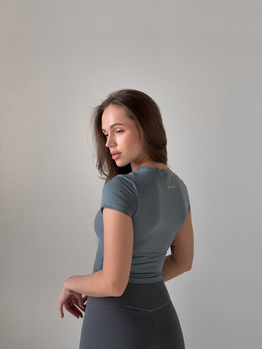 Футболка укороченная приталенная для фитнеса