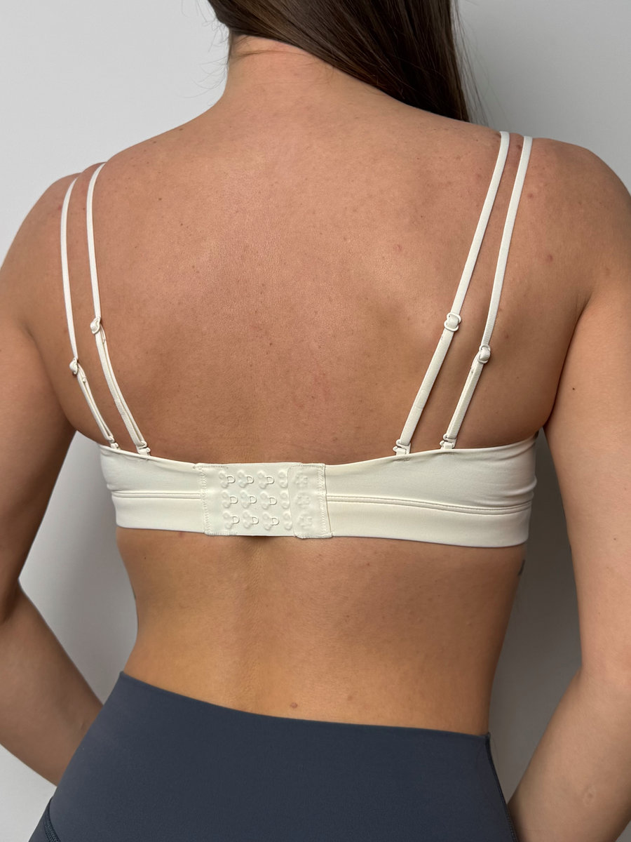 Бра Skin с отверстием в зоне декольте