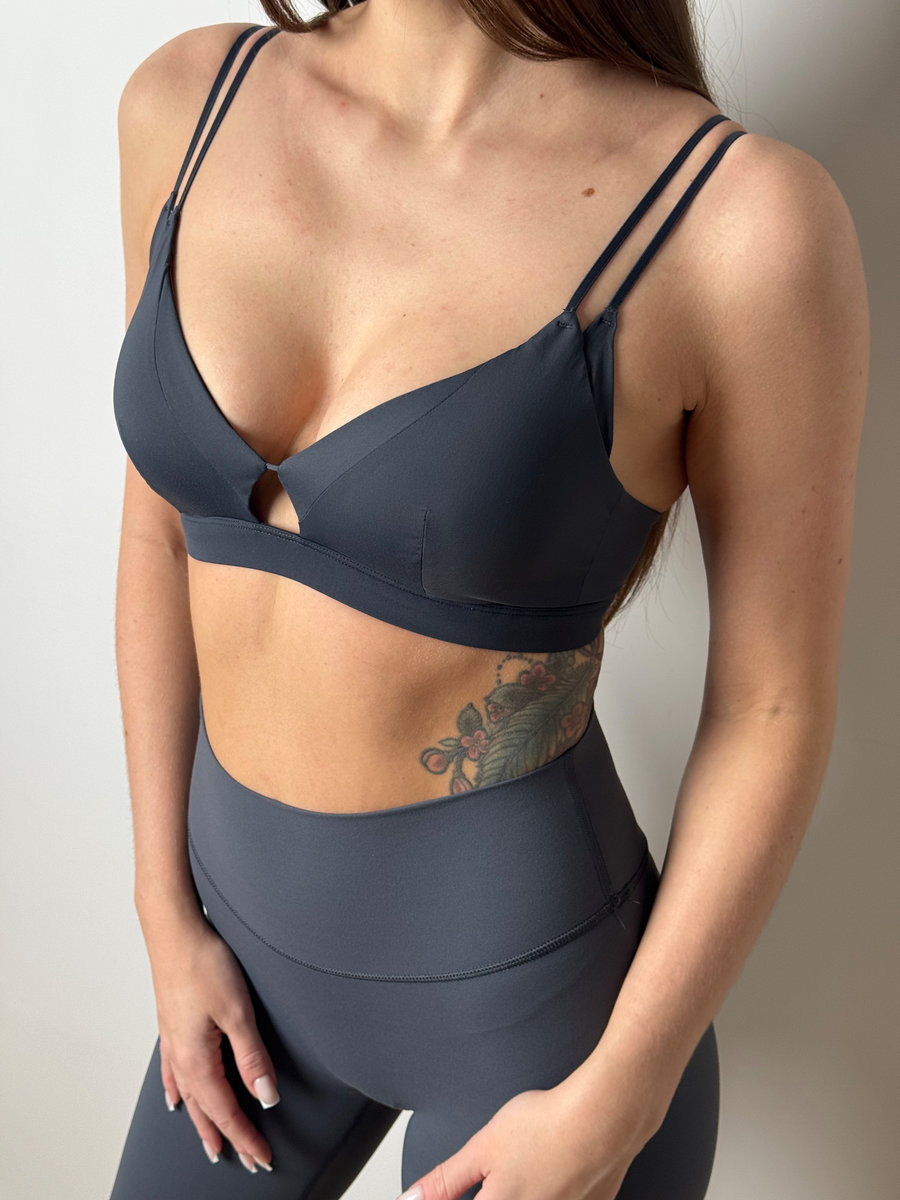 Бра Skin с отверстием в зоне декольте