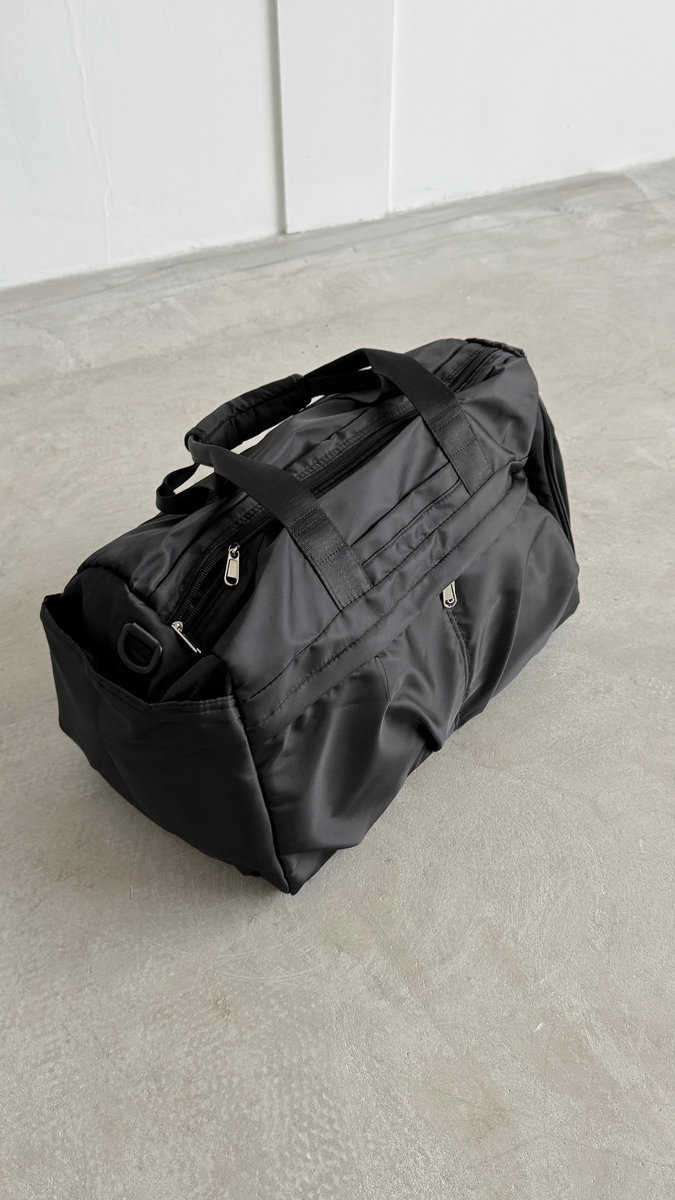 Спортивная сумка с отделением под обувь черная