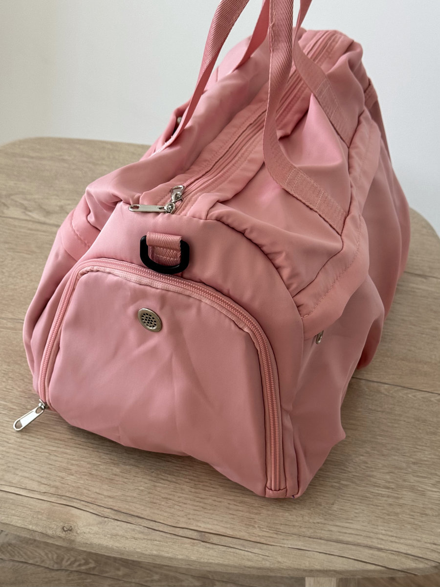 Спортивная сумка с отделением под обувь пудровая