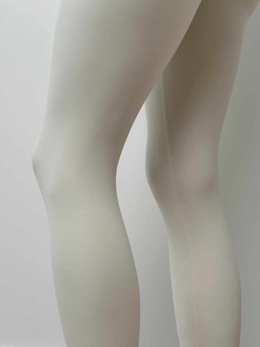 Классические лосины с V-образным швом и подчеркнутыми ягодицах (Высокая посадка)