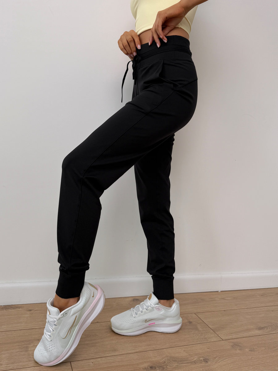 Спортивные брюки-джоггеры со шнурком на талии