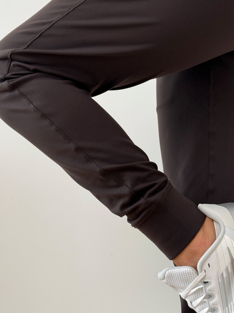 Спортивные брюки-джоггеры со шнурком на талии