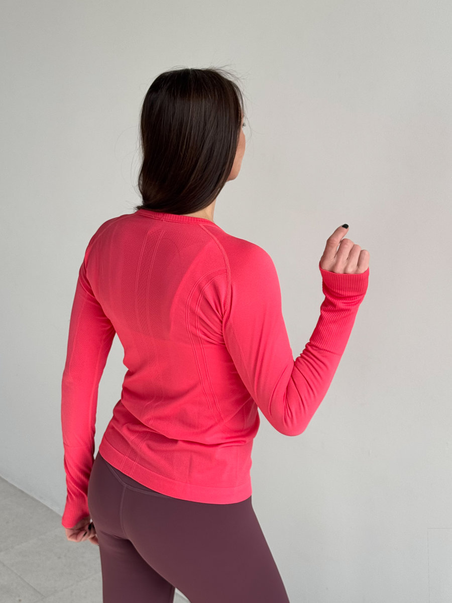 Спортивный рашгард с моделирующими линиями