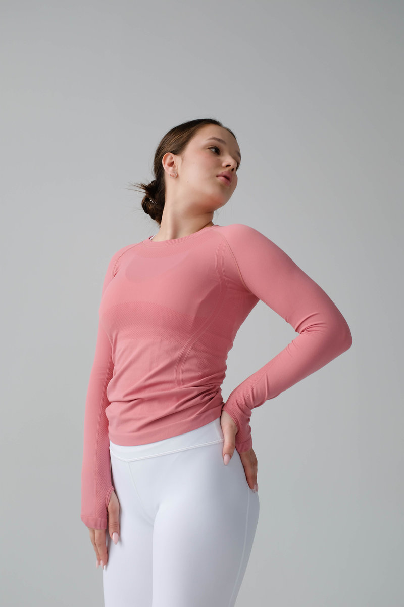 Спортивный рашгард с моделирующими линиями