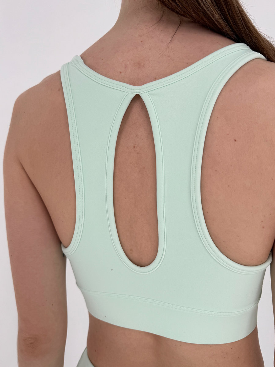 Спортивный топ с хорошей поддержкой, вырезом-капелькой на спине (Без застежки)