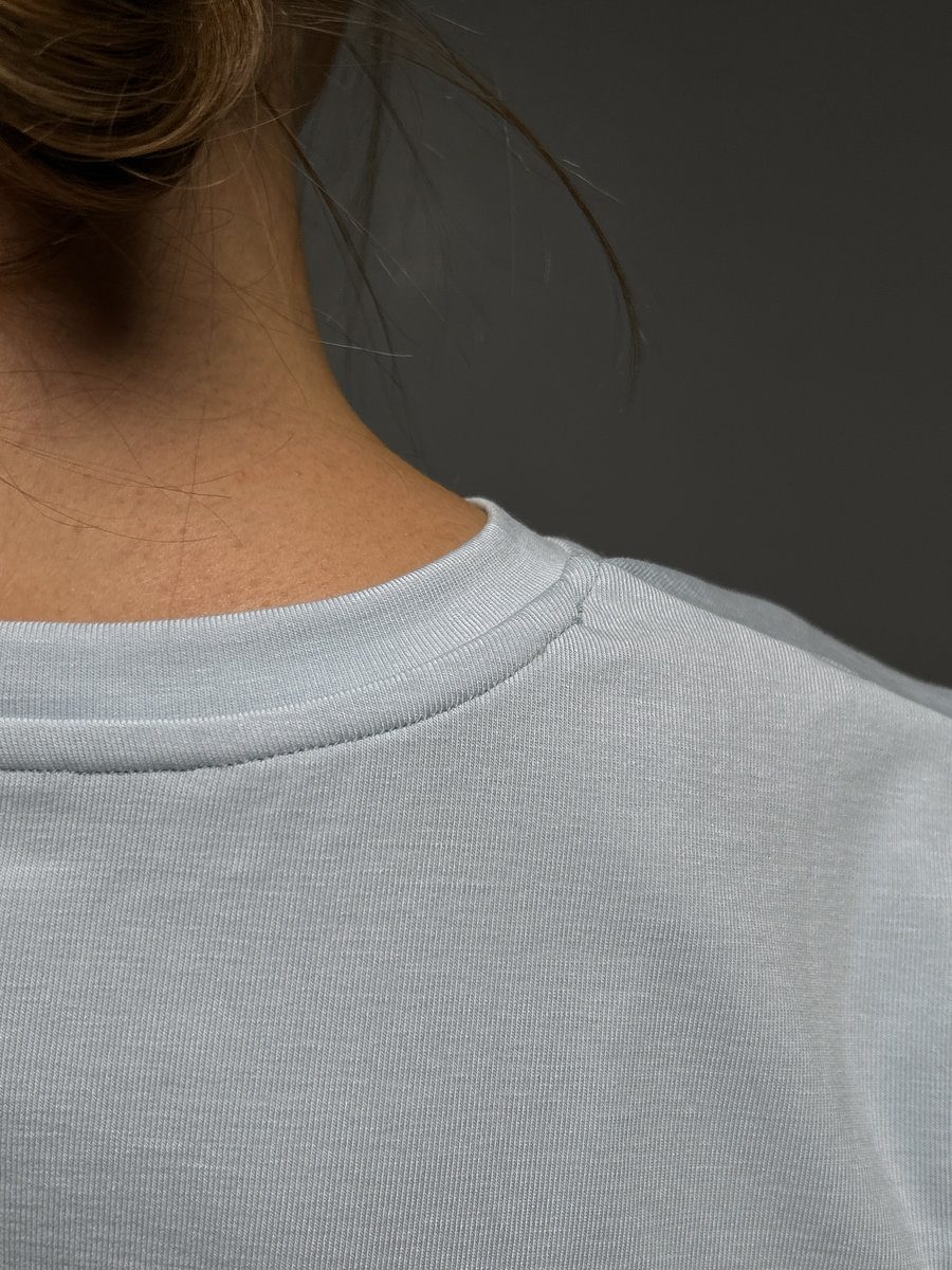 Футболка средней длины прямая