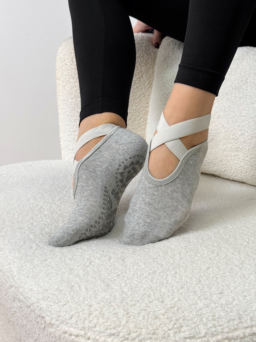 Носки для йоги нескользящие с резинками