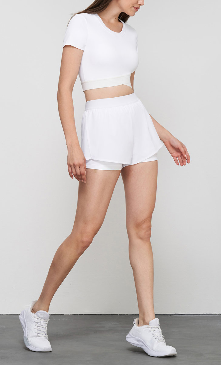 Футболка-топ облегающая с чашками