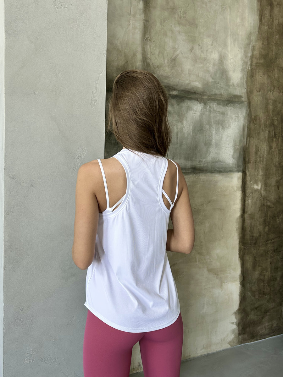 Спортивная майка с сужением в зоне лопаток (без чашек)