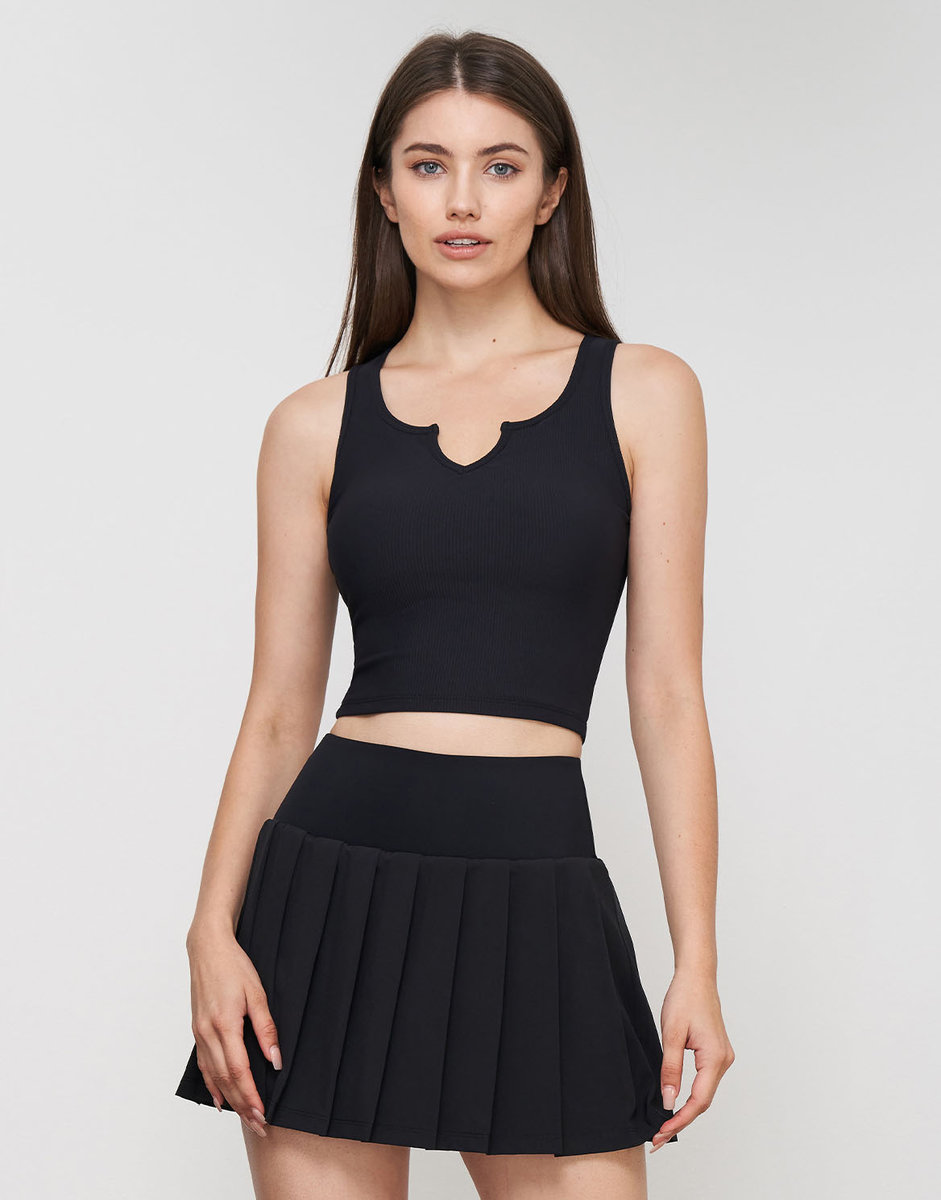 Майка с разрезом в рубчик с встроенными чашками