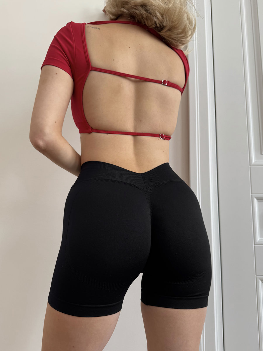 Шорты с V-образным силуэтом на пояснице и эффектом push-up