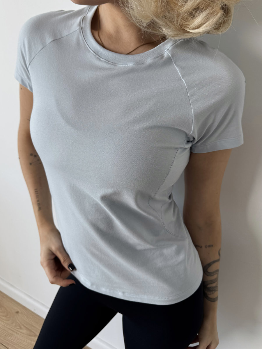 Футболка приталенная с круглой горловиной