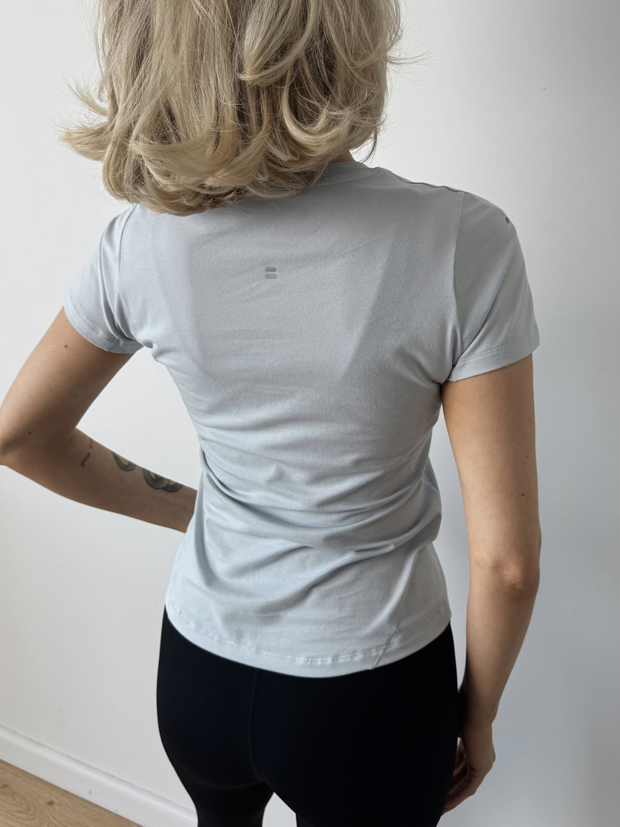 Футболка приталенная с круглой горловиной