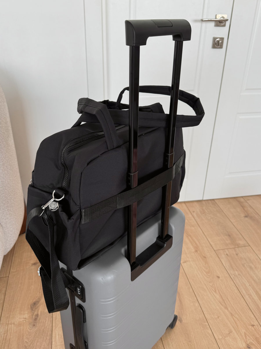 Спортивная  женская сумка  (черная)