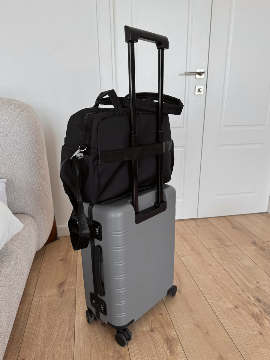 Спортивная  женская сумка  (черная)