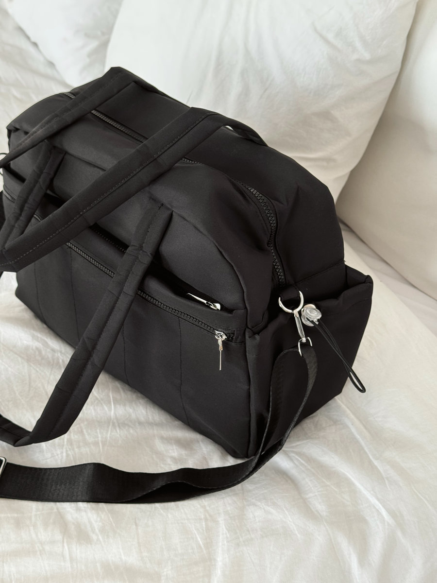 Спортивная  женская сумка  (черная)