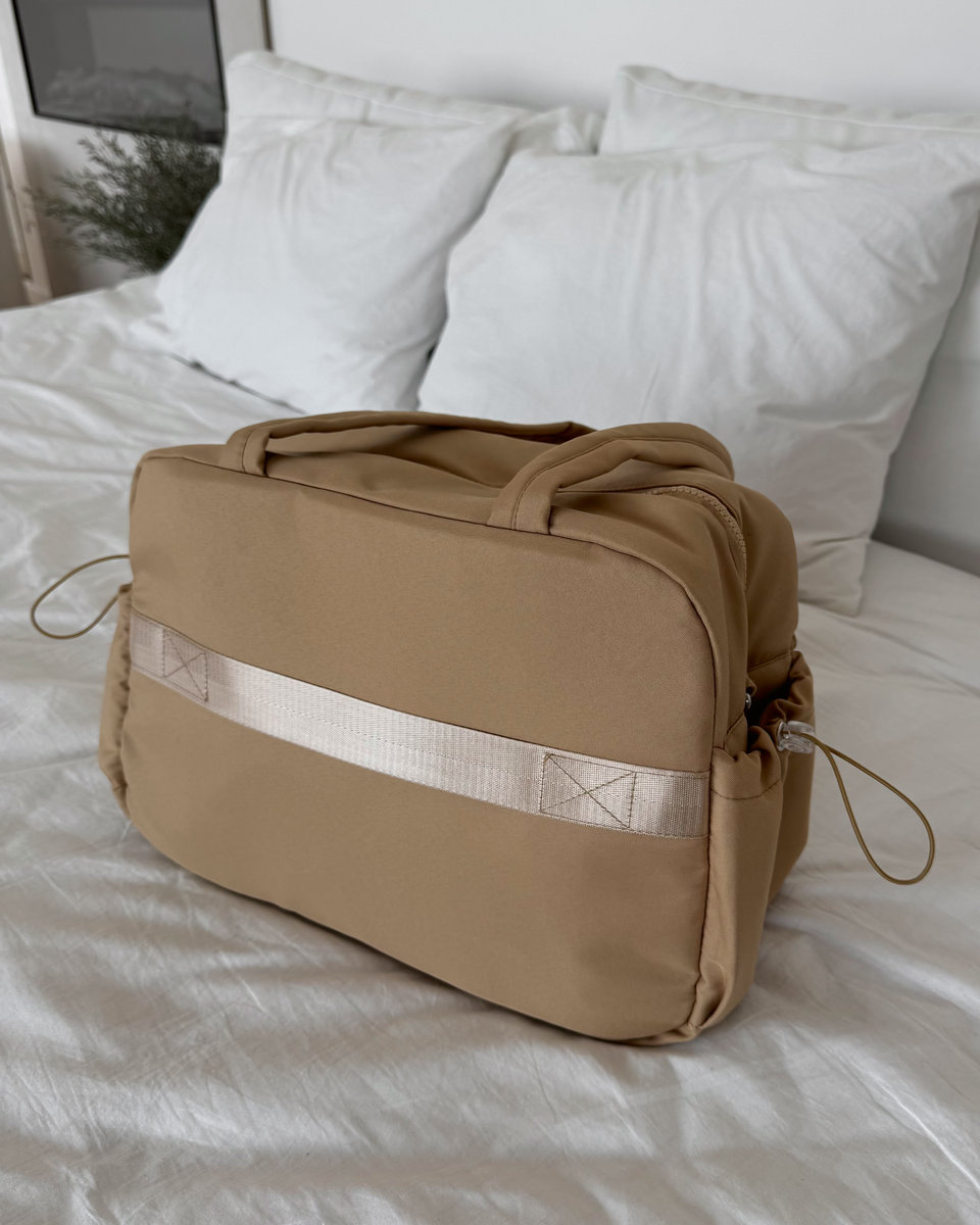 Спортивная  женская сумка  (бежевая)