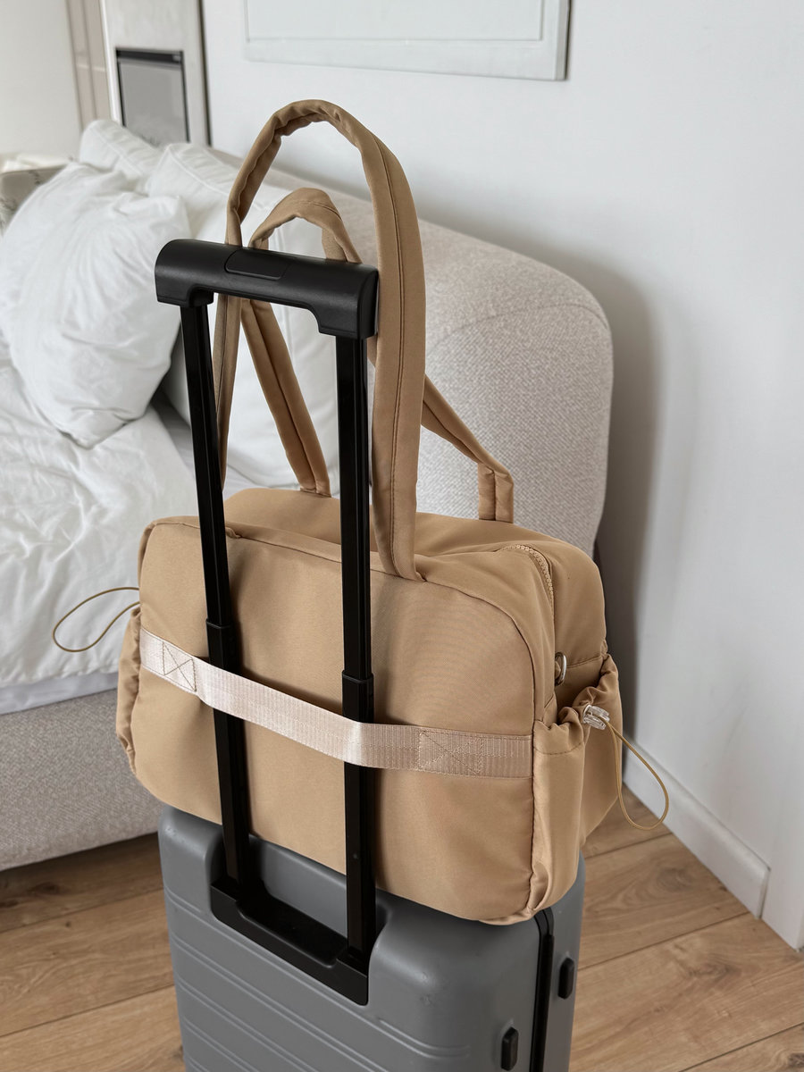 Спортивная  женская сумка  (бежевая)