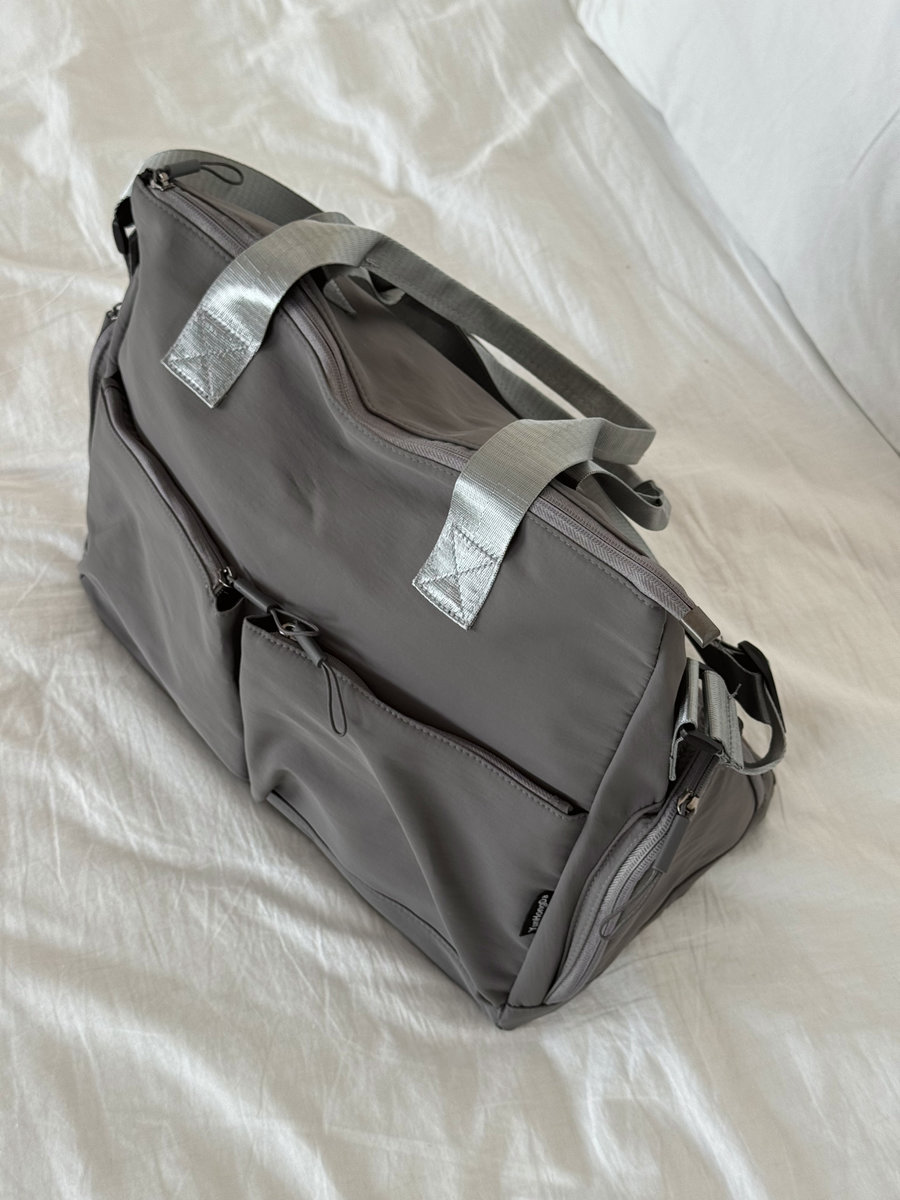 Спортивная  женская сумка с карманаими  (серая)