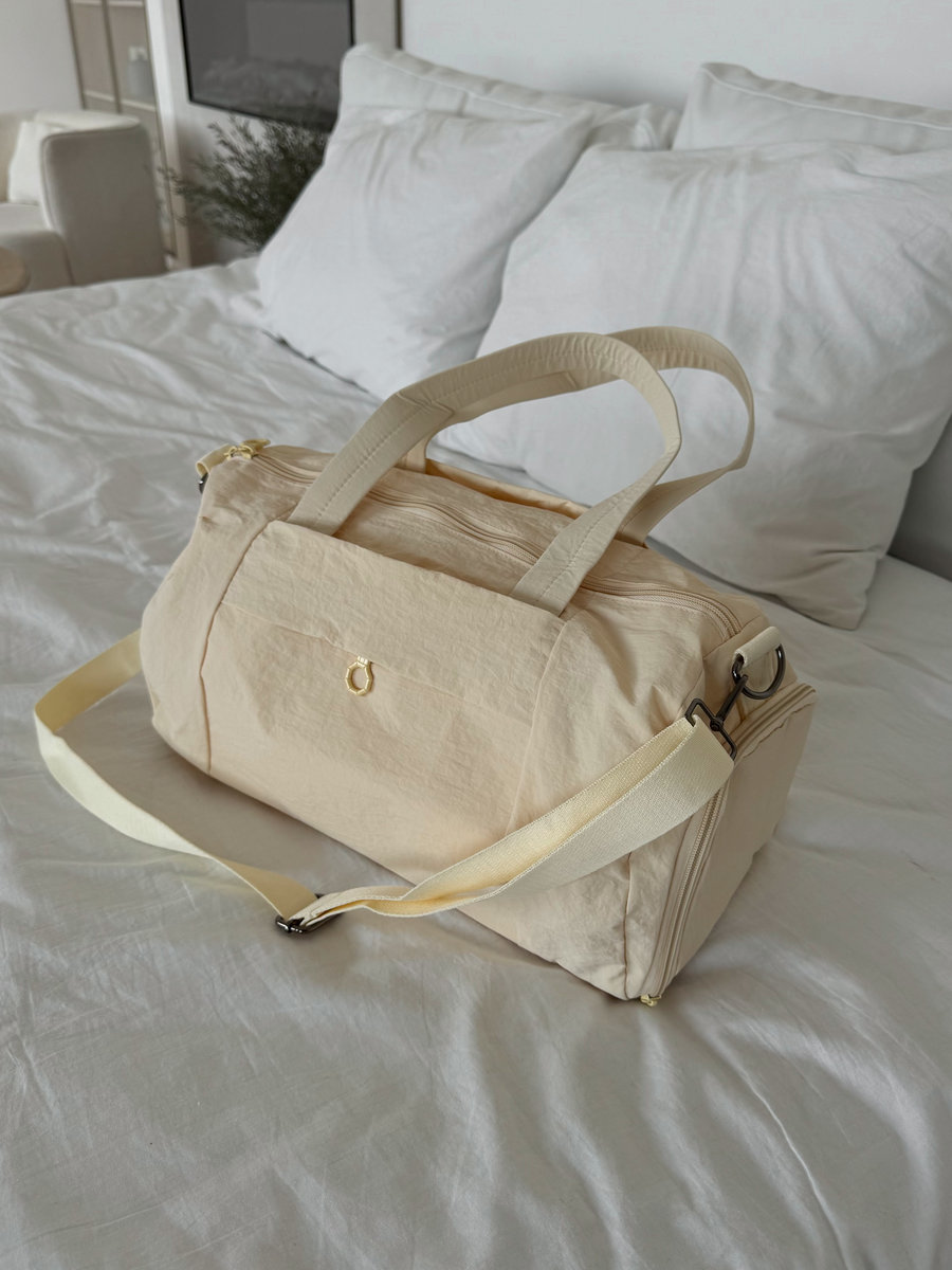 Спортивная сумка цилиндрической формы из трендовой ткани (сливочное масло)