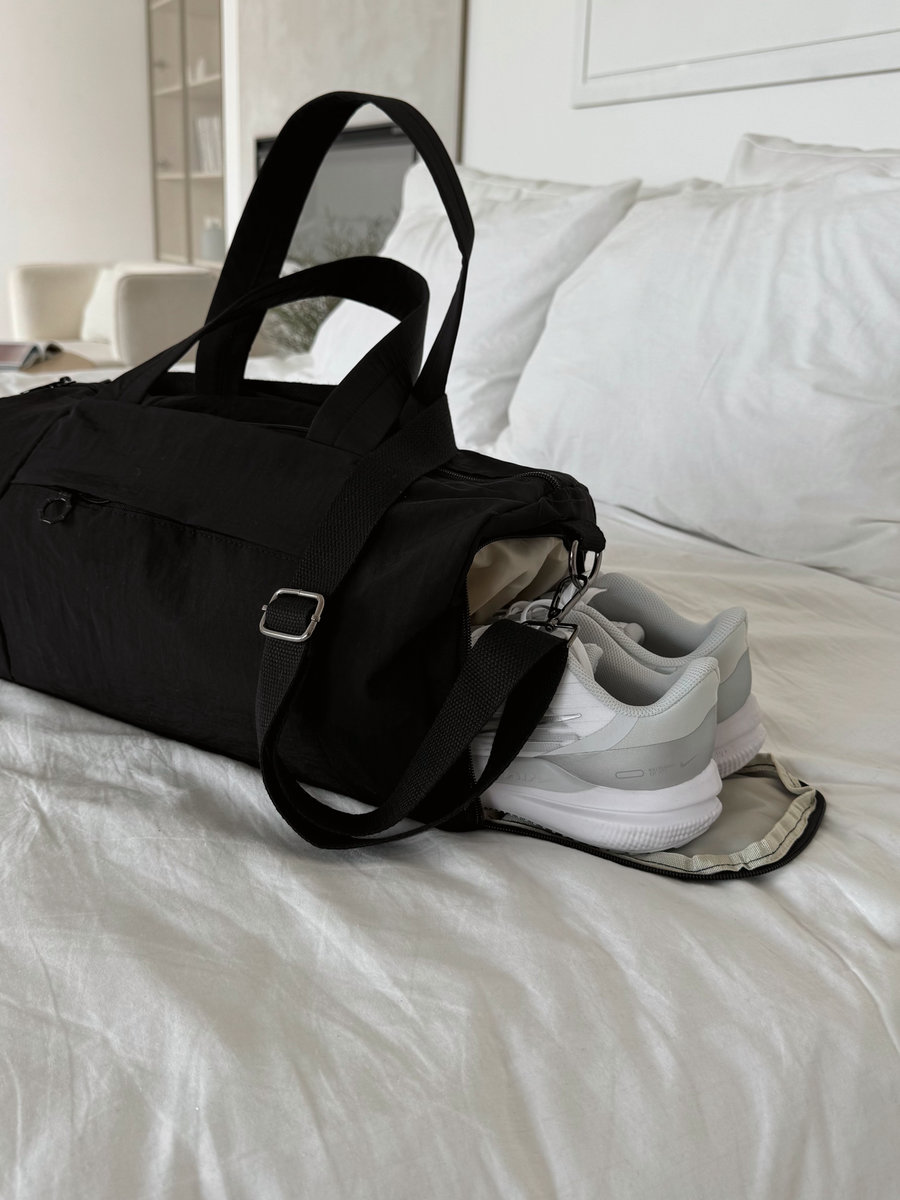 Спортивная сумка цилиндрической формы из трендовой ткани (черный)