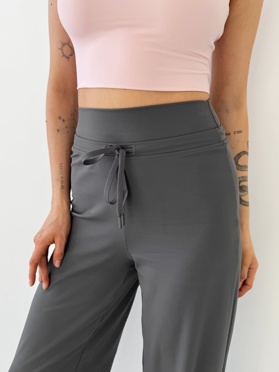 Эластичные брюки-трубы Drape Flow