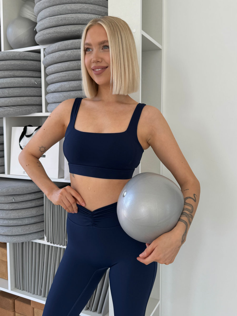 Топ Double Square с прямоугольным вырезом