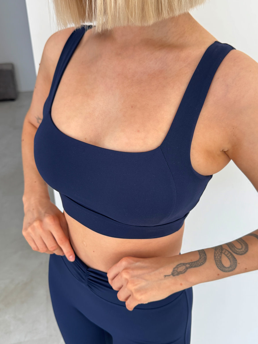 Топ Double Square с прямоугольным вырезом