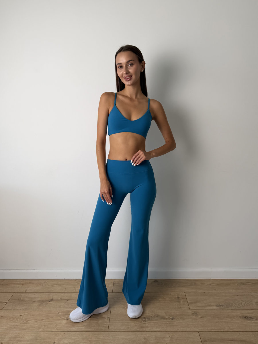 Укороченный топ с регулируемыми бретелями