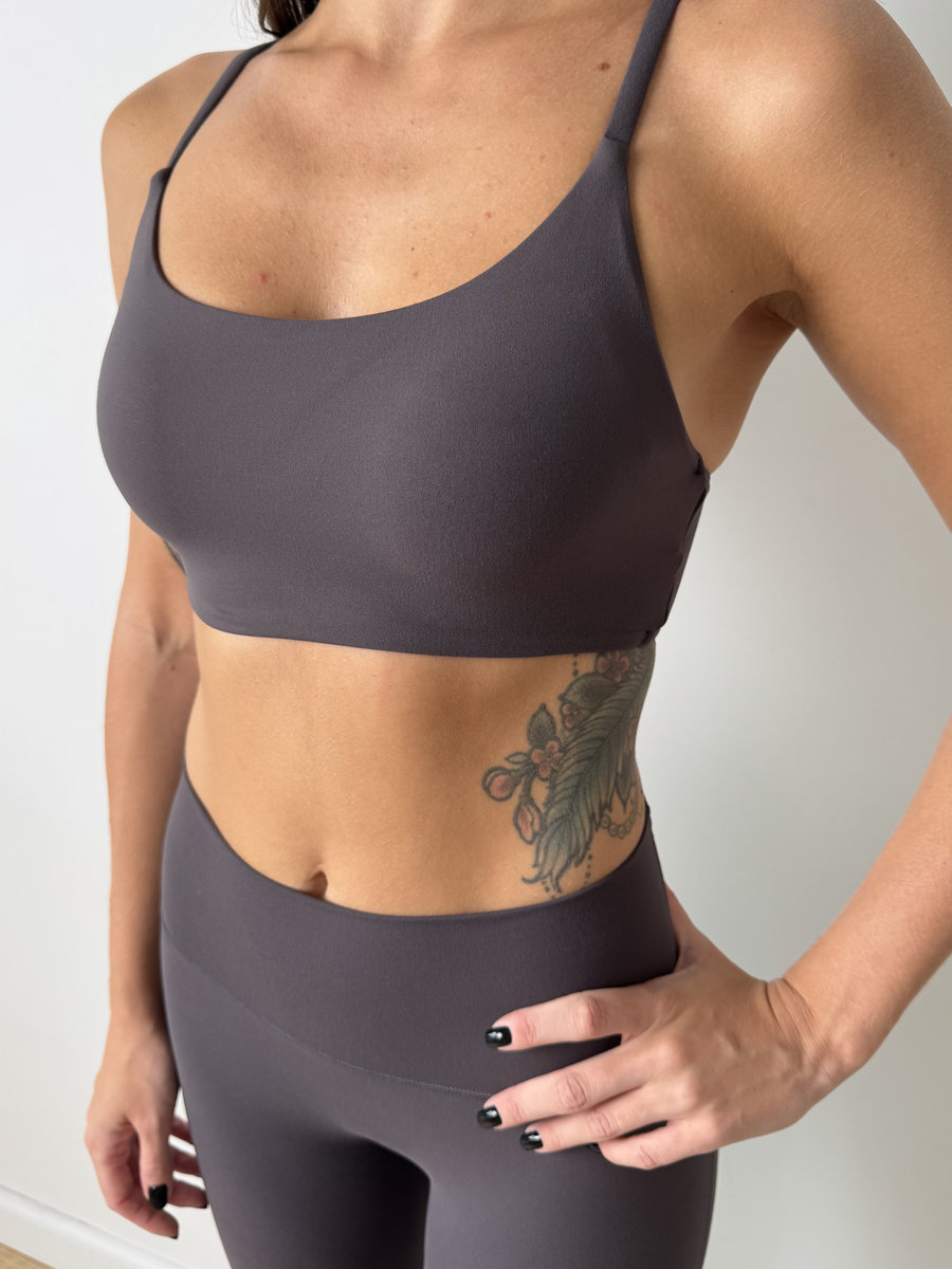 Топ c тонкими бретелями между лопаток Taper Strap