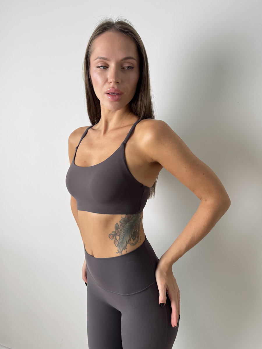 Топ c тонкими бретелями между лопаток Taper Strap