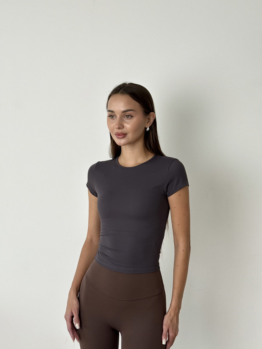 Футболка приталенная с узкой горловиной Slim Fit